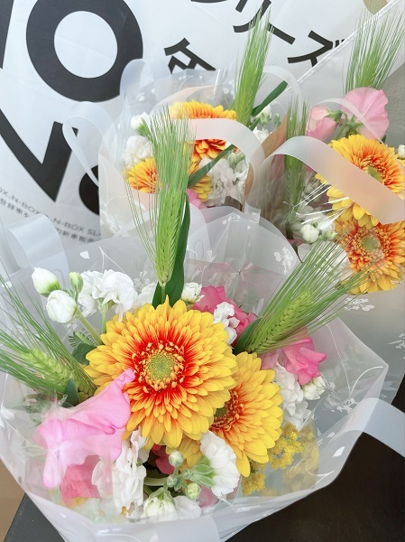 [裾野伊豆島田店] 最強金運日なお花